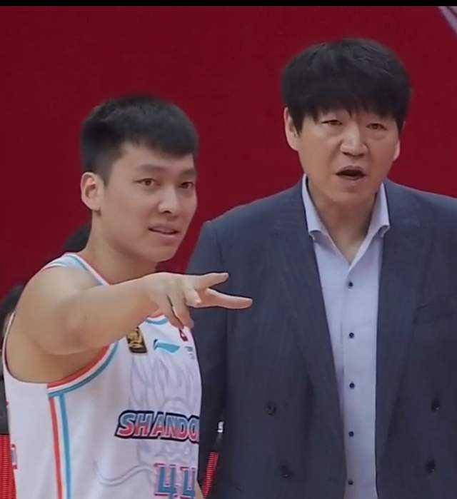 关于高尔夫大奖赛上演强强对话,东海猎隼队大胜闽南银狐队,战术调整见效;轮换效果显现的信息 关于高尔夫大奖赛上演强强对话,东海猎隼队大胜闽南银狐队,战术调整见效;轮换效果显现的信息