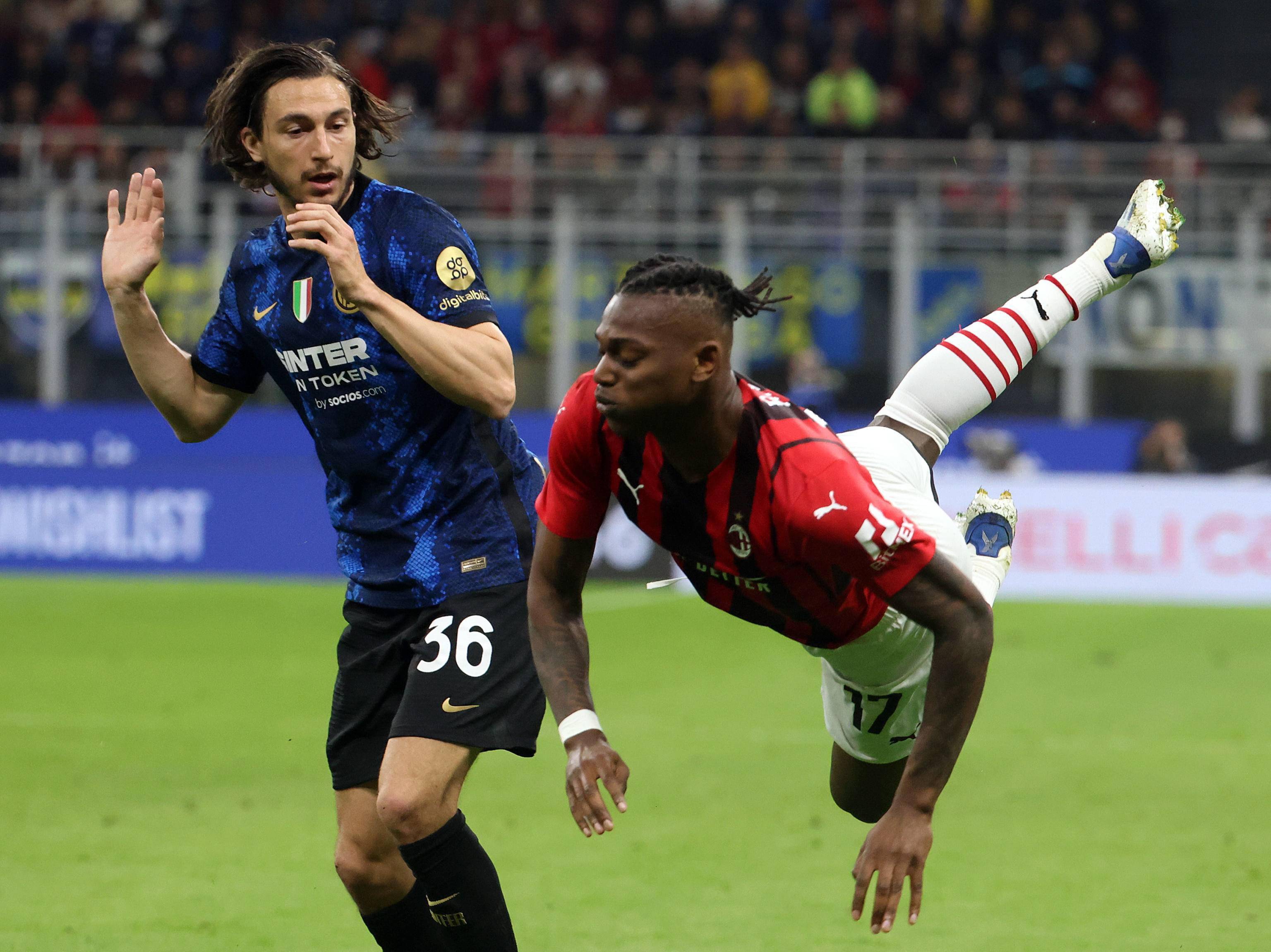 赛后体能课后，广州队远射贴柱备战意大利杯，更衣室稳定，心理建设被强调的简单介绍