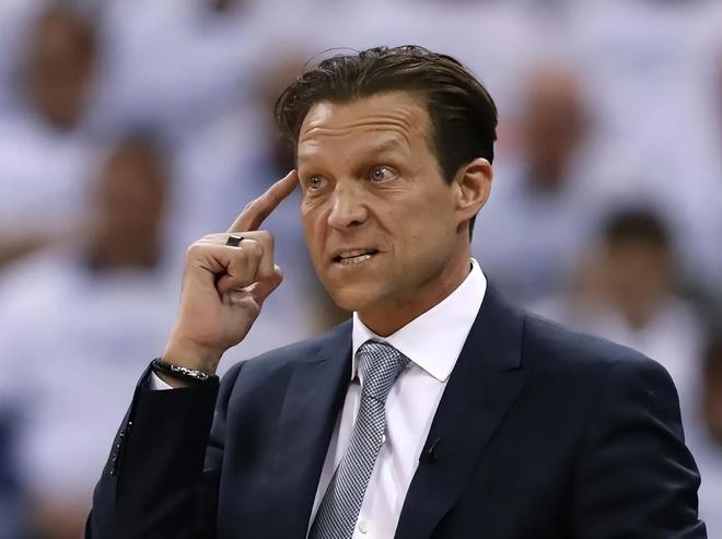 转折点犹他爵士再遭质疑；全明星赛窗口期攻防权衡；引发热议；团队化学反应显著的简单介绍