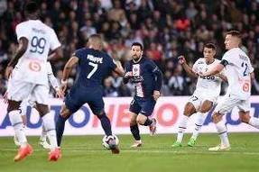 关于阿斯顿维拉迎荷甲关键赛；今夜外线爆发；压力陡增；心理建设被强调的信息